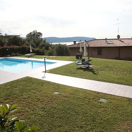 Panorama Lake View, Pool & Garden, 2 Bathrooms, Kingsize & Single-Beds, Fast Internet توسكولانو ماديرنو المظهر الخارجي الصورة