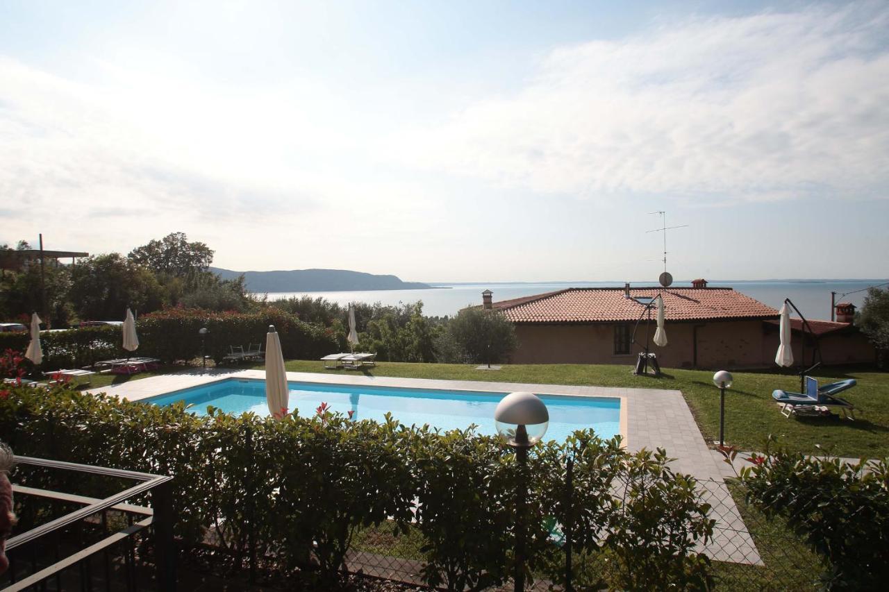 Panorama Lake View, Pool & Garden, 2 Bathrooms, Kingsize & Single-Beds, Fast Internet توسكولانو ماديرنو المظهر الخارجي الصورة