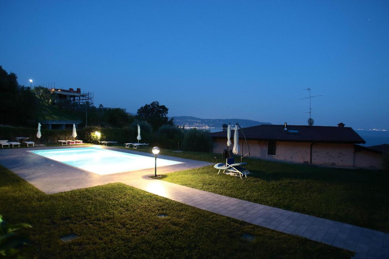 Panorama Lake View, Pool & Garden, 2 Bathrooms, Kingsize & Single-Beds, Fast Internet توسكولانو ماديرنو المظهر الخارجي الصورة