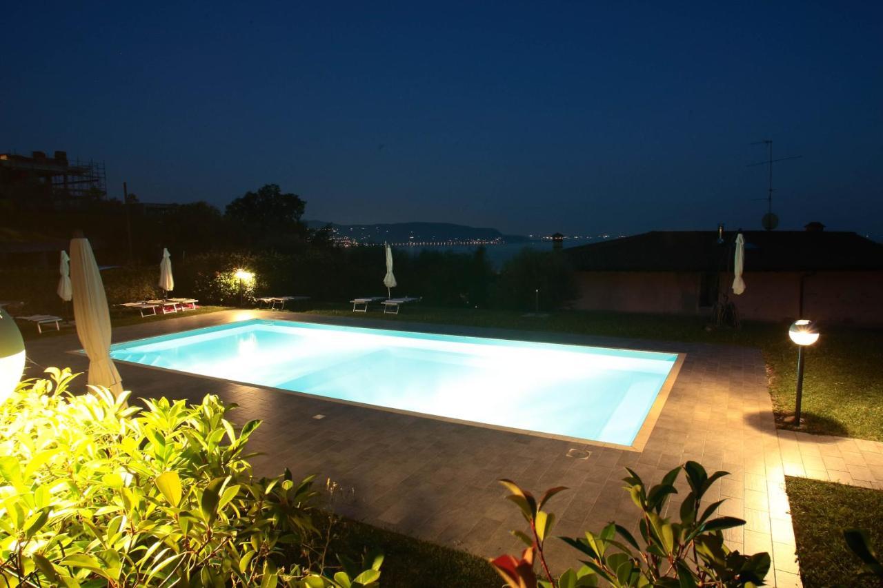 Panorama Lake View, Pool & Garden, 2 Bathrooms, Kingsize & Single-Beds, Fast Internet توسكولانو ماديرنو المظهر الخارجي الصورة