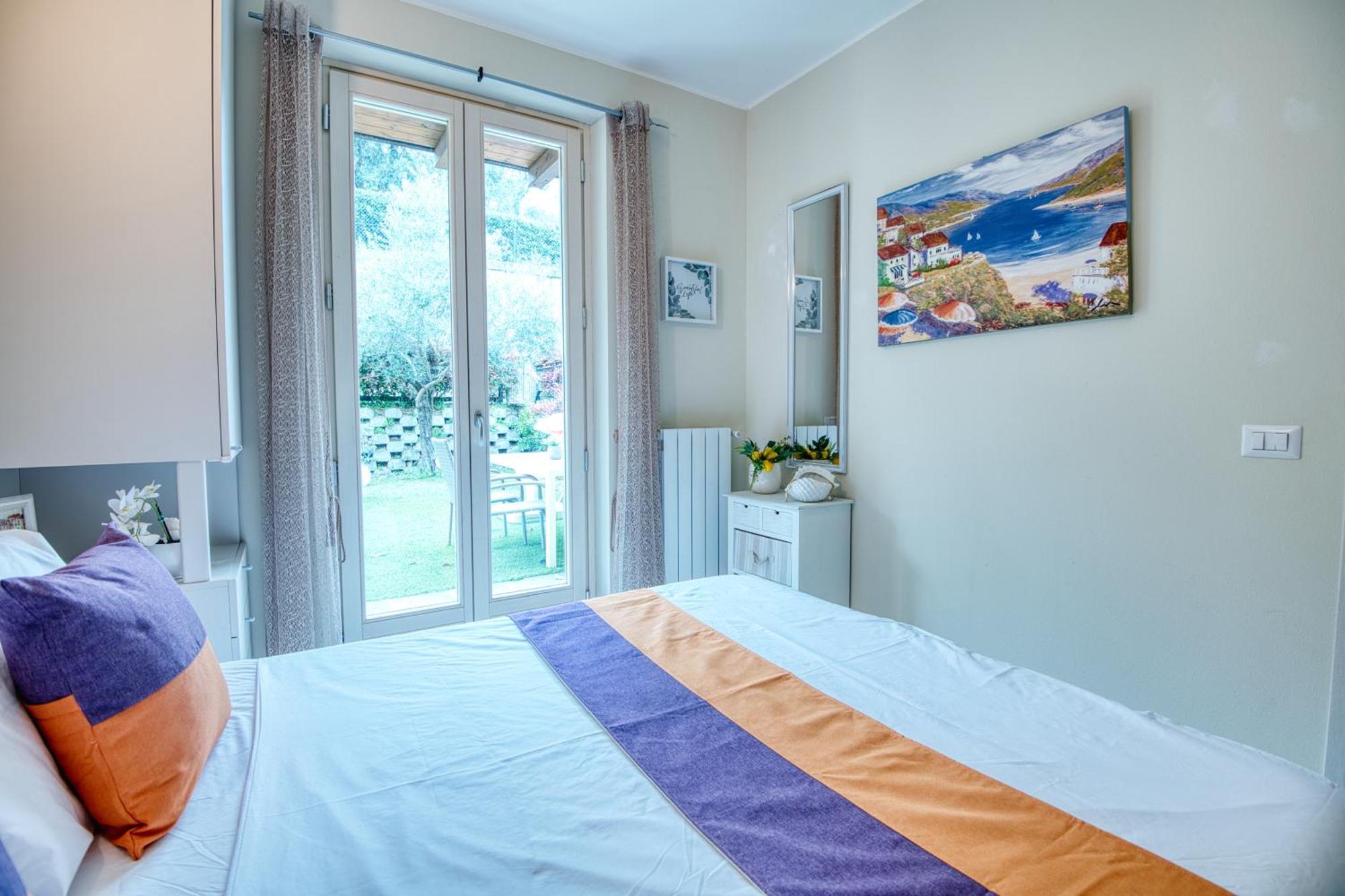 Panorama Lake View, Pool & Garden, 2 Bathrooms, Kingsize & Single-Beds, Fast Internet توسكولانو ماديرنو المظهر الخارجي الصورة