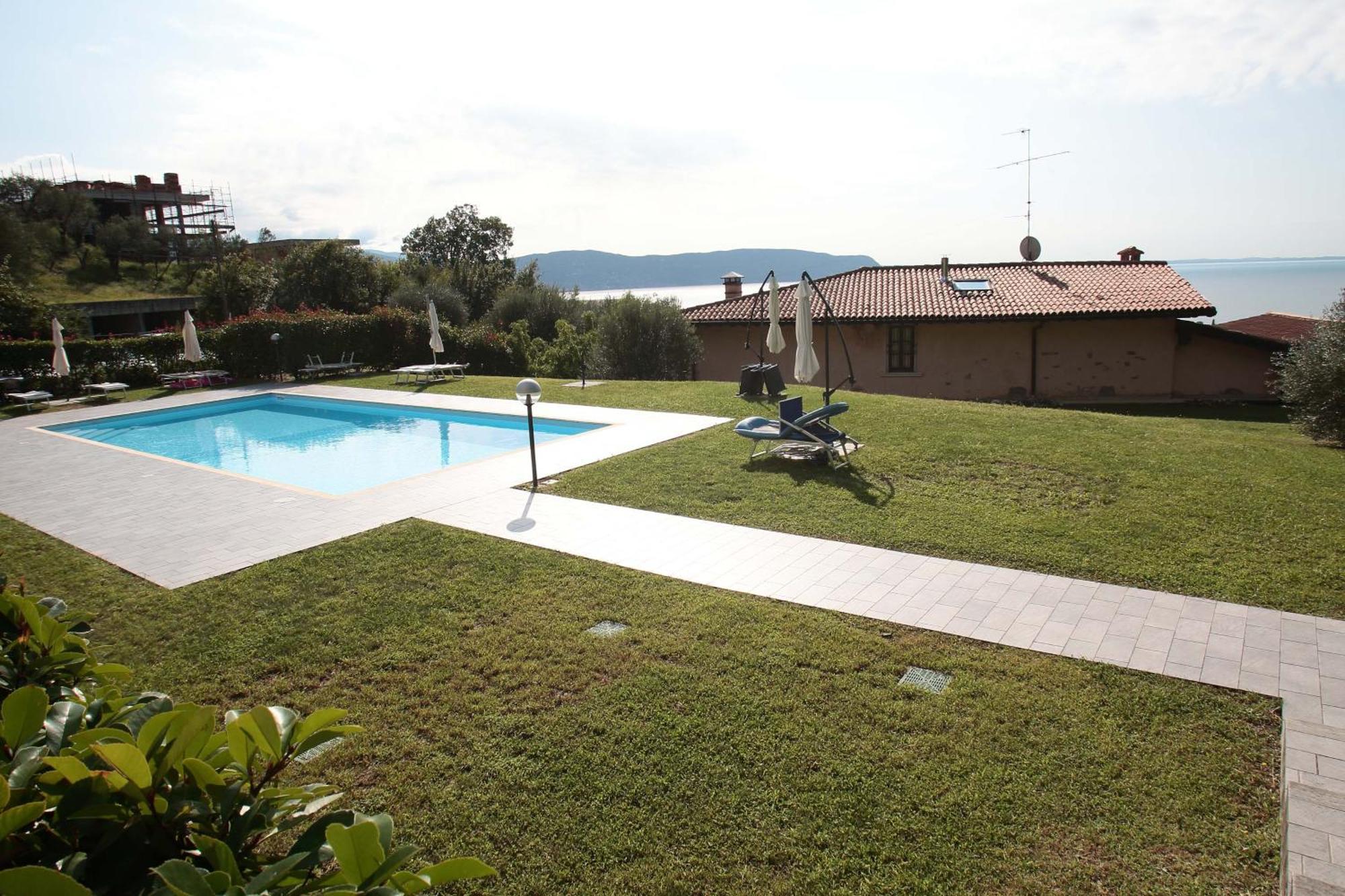 Panorama Lake View, Pool & Garden, 2 Bathrooms, Kingsize & Single-Beds, Fast Internet توسكولانو ماديرنو المظهر الخارجي الصورة
